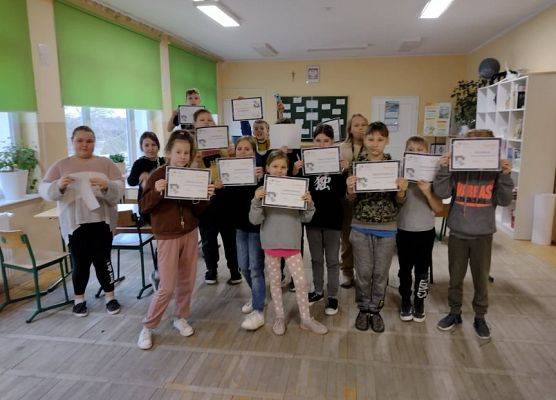 Zdjęcie grupowe uczniów