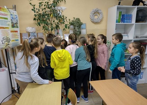 Uczniowie szukają zadania