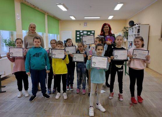 Zdjęcie grupowe uczniów