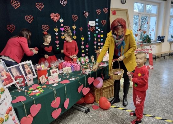 Uczestnicy kiermaszu