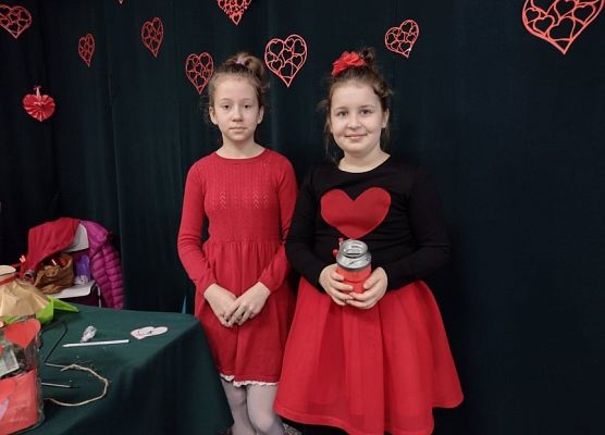 Wolontariuszki podczas kiermaszu