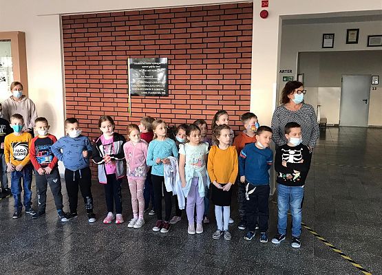 Uczniowie podczas ogłaszania wyników konkursu