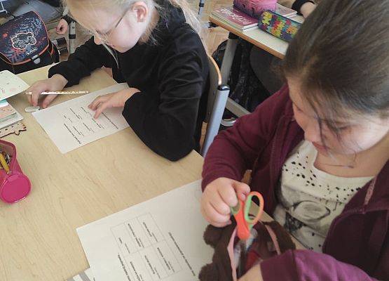 Uczniowie opisują swoje emocje