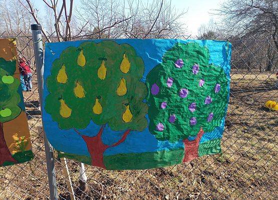 Plakat sadu wykonany przez dzieci z grupy "Mróweczki"