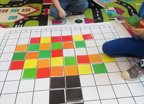 Dzieci kodują na macie