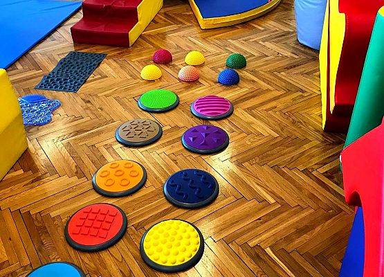 Na zdjęciu dyski sensoryczne