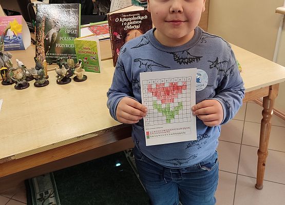 Uczeń prezentuje wykonany obrazek