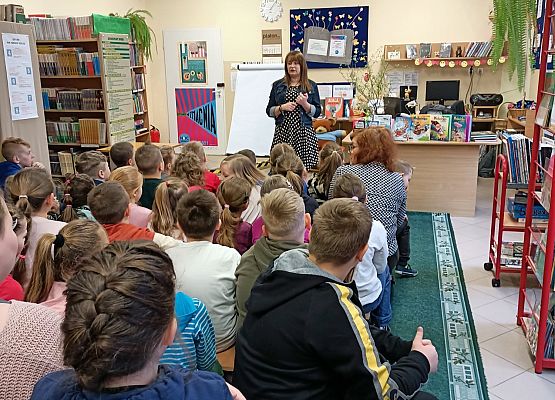 Pani Katarzyna Keller opowiada dzieciom