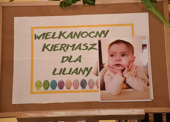 Zdjęcie dziewczynki z napisem: wielkanocny kiermasz dla Lili