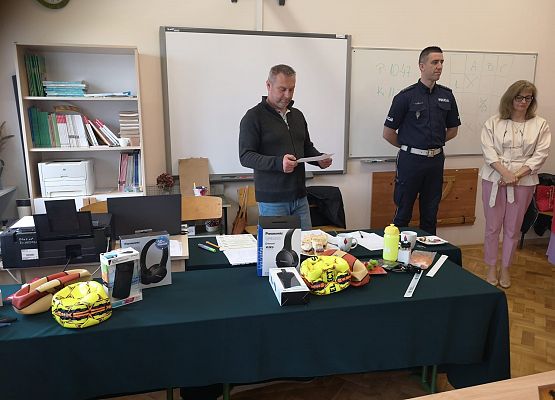 Pani wicedyrektor, policjant i sędzia podsumowują turniej