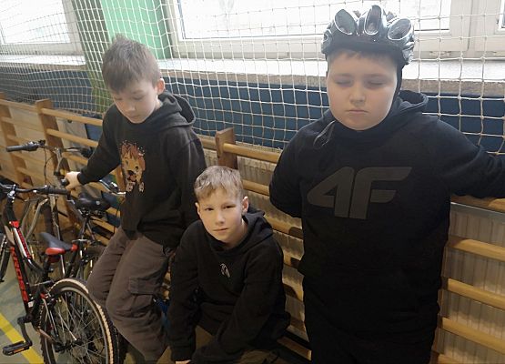 Zawodnicy czekają na swoją kolej