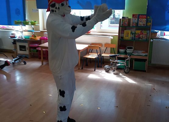 Marshall tańczy z dziećmi