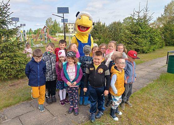 Przedszkolaczki z Mrówką w ogrodzie