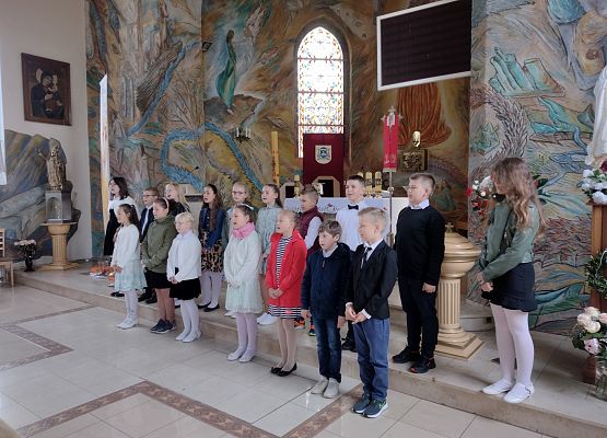 Uczniowie podczas występu