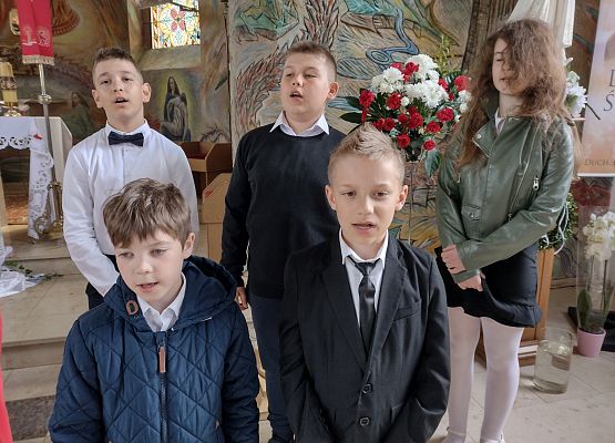 Uczniowie podczas występu