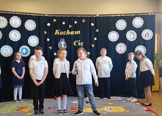 Uczeń recytuje wiersz