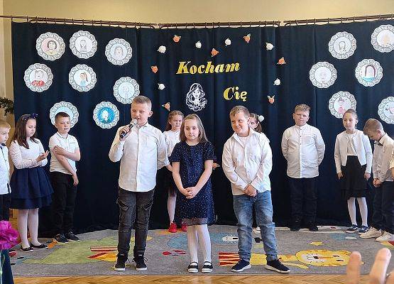 Uczeń recytuje wiersz