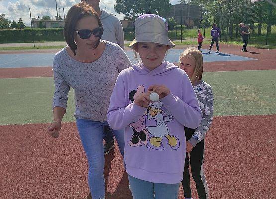 Rodzice z dziećmi podczas konkurencji