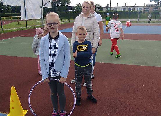 Rodzice z dziećmi podczas konkurencji