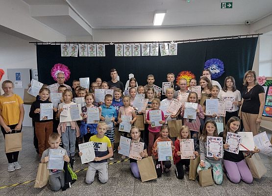 Grafika 12: Szkolny Konkurs Plastyczno – Literacki „Laurka dla Rodziców"