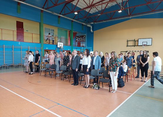 Wszyscy stoją na baczność