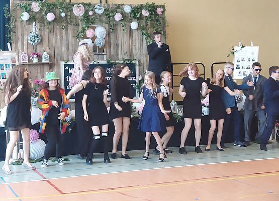 Uczniowie podczas występów