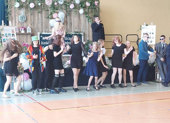 Uczniowie podczas występów
