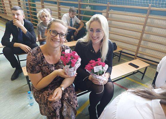 Nauczycielki z kwiatami