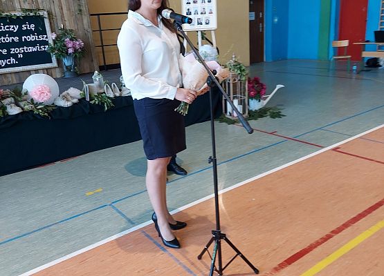 Przewodnicząca Rady Rodziców przemawia
