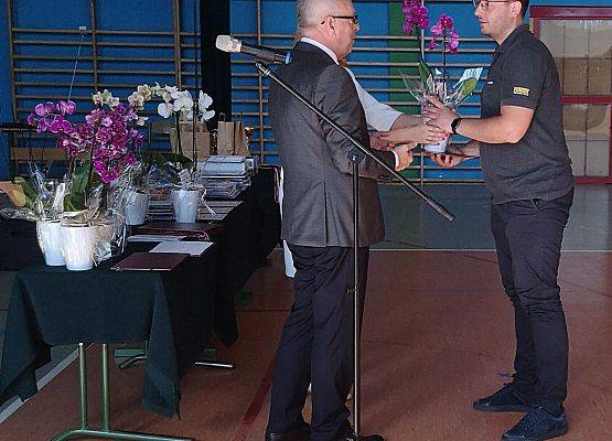 Grafika 15: Uroczyste zakończenie roku szkolnego 2021/2022