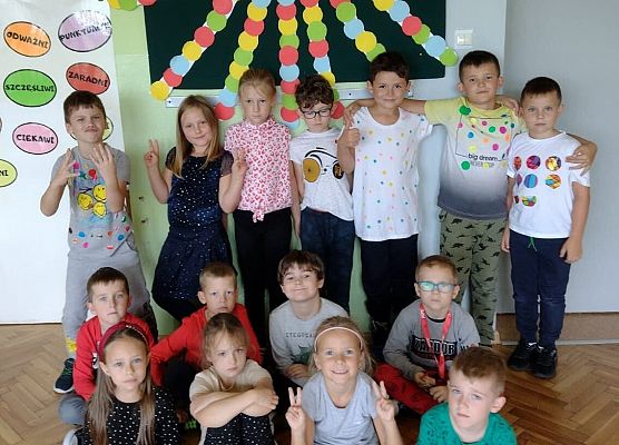 Wspólna praca plastyczna uczniów