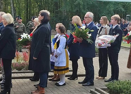 Grafika 11: Uroczystość patriotyczna w Krępie Kaszubskiej