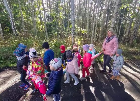 Grafika 4: Grupa "Słoneczka" przywitała jesień.