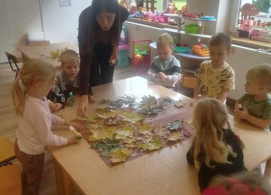 Grafika 7: Grupa "Słoneczka" przywitała jesień.