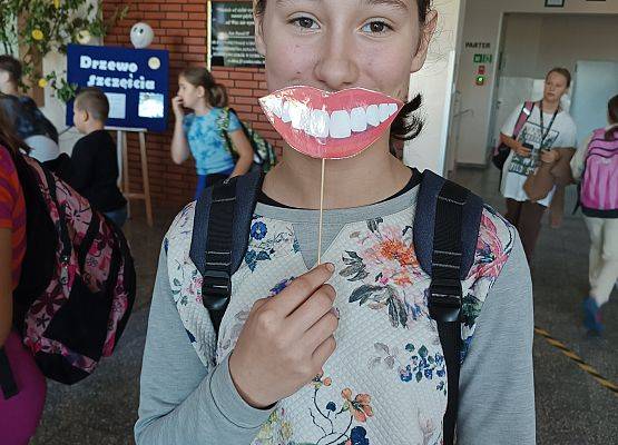 Uczennica i jej uśmiech