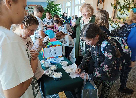 Uczniowie głosuj na najbardziej uśmiechniętego nauczyciela