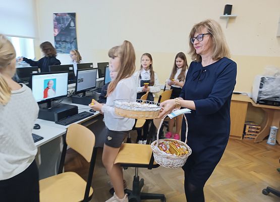 Dyrekcja podczas dzielenia się chlebem