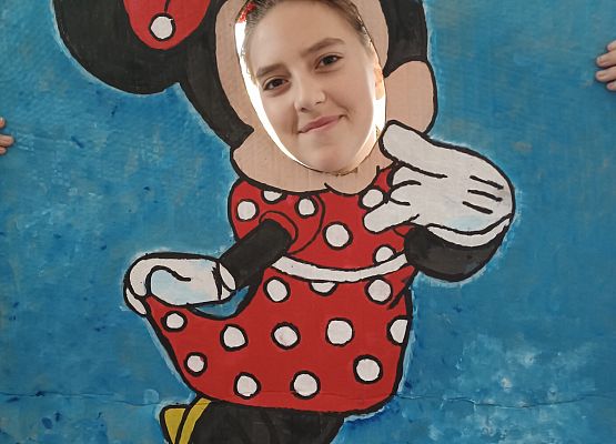 Dziecko w makiecie  Myszki Minnie