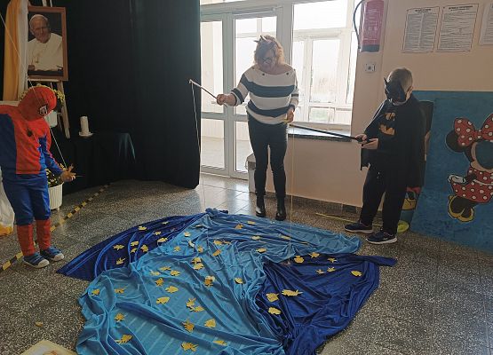 Nauczycielka łowi ryby