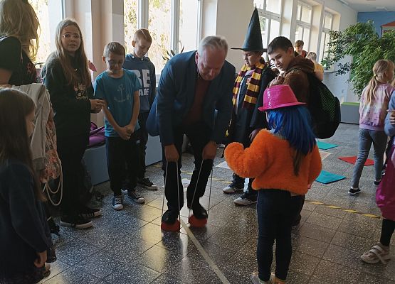 Pan dyrektor pokonuje trasę Kota w butach