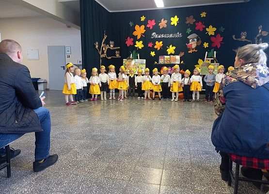 Dzieci występuję dla rodziców