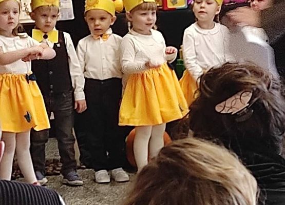 Dzieci występują przed rodzicami