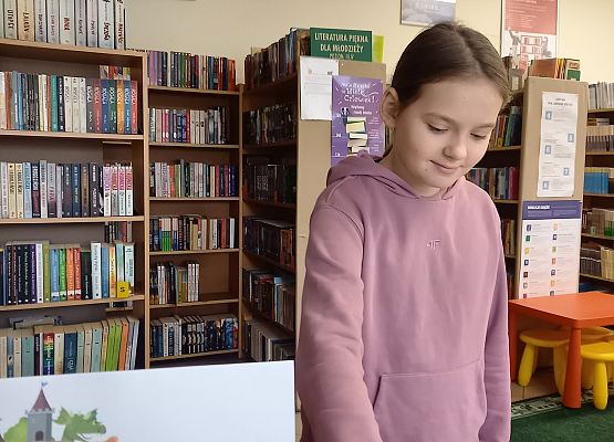 Grafika 1: Dzień Postaci z Bajek w bibliotece