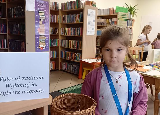 Grafika 4: Dzień Postaci z Bajek w bibliotece