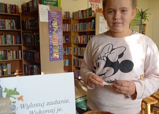 Grafika 5: Dzień Postaci z Bajek w bibliotece