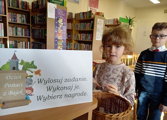 Grafika 10: Dzień Postaci z Bajek w bibliotece