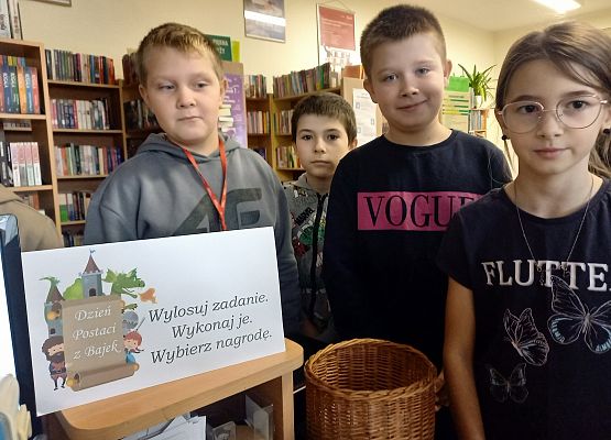 Grafika 11: Dzień Postaci z Bajek w bibliotece