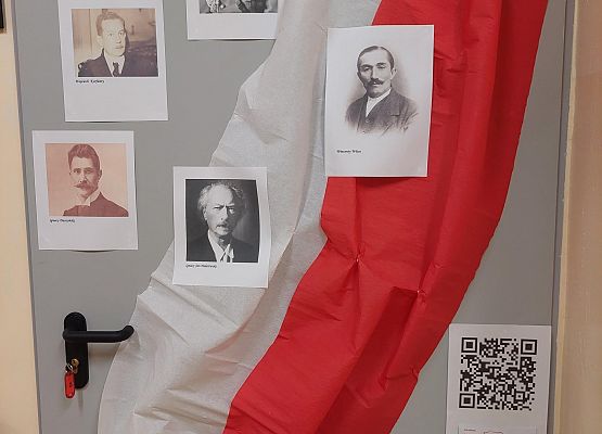 Udekorowane drzwi Święto Niepodległości