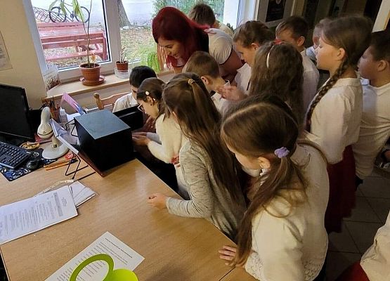 Dzieci otwierają sejf