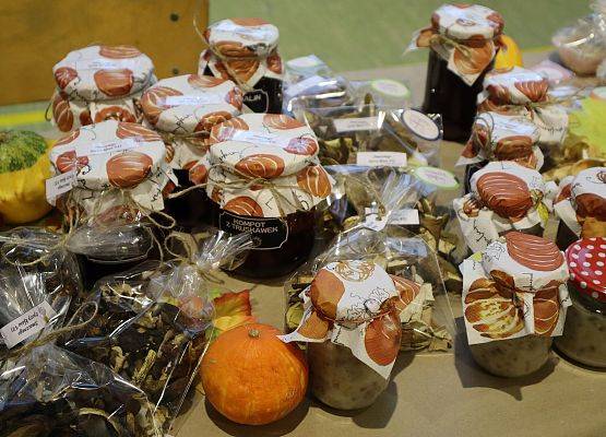 dekoracja , przetwory w słoikach